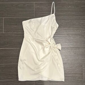 Lulu’s White Silk One Shoulder Spaghetti Strap Tie Front Dress Size M